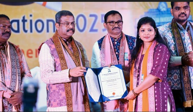 Dharmendra Pradhan Attends VSSUT’s 17th Convocation, Hails Institution’s Role in Nation Building