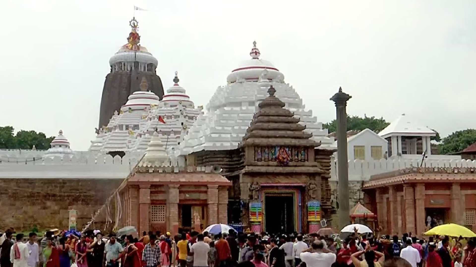 Security Beefed up as Puri Witnesses Rush for New Year 2026