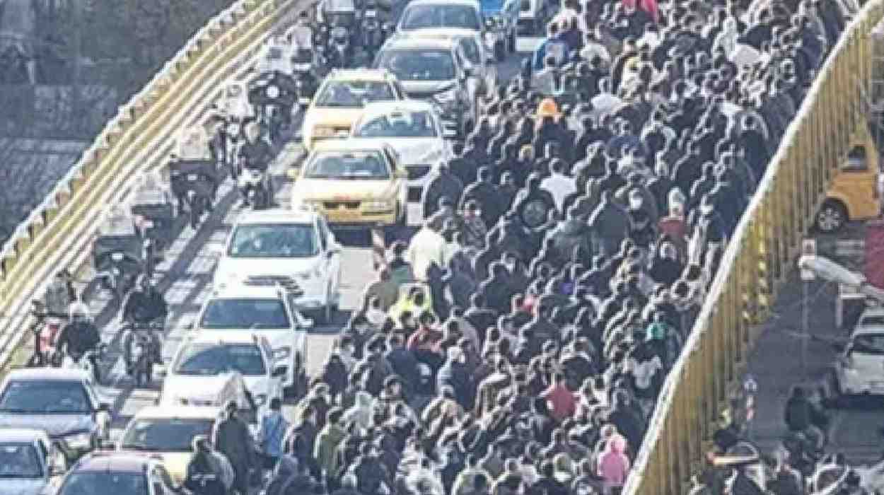 Economic Downturn Sparks Deadly Unrest Across Iran, Security Clashes Leave 27 Dead