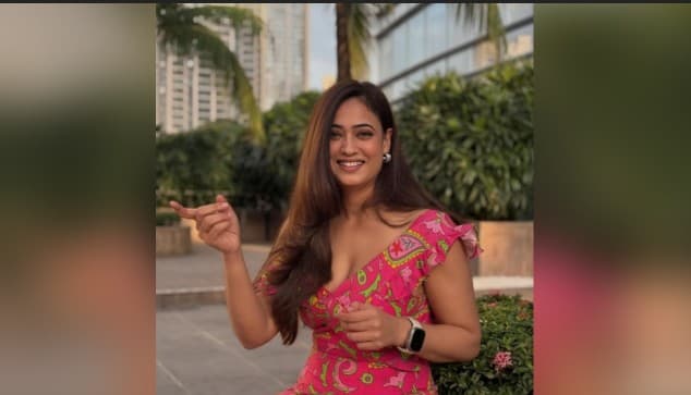 Shweta Tiwari Soaks In Serenity During Spain Vacation