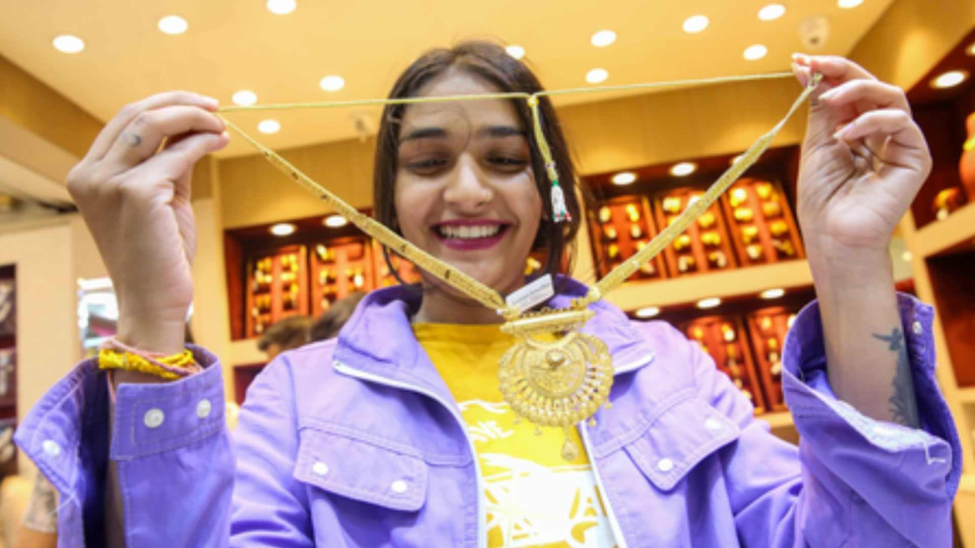 Gold, Silver Prices Hit Fresh Highs Amid Global Uncertainties