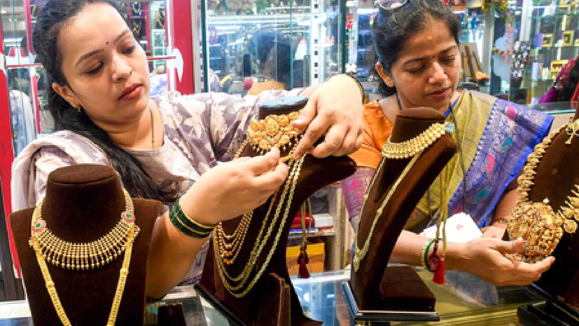 Gold, Silver Prices Ease after Trump Backs off from Tariff Threats on Europe