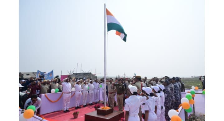 Odisha DGP Leads Flag Hoisting Ceremony On Uninhabited Island Near Dhamra Port