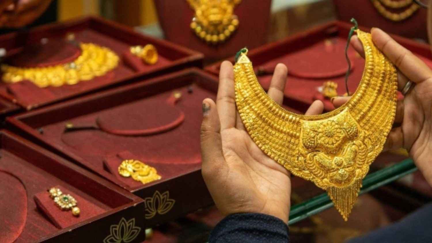 Gold Hits All-time High, Check Today's Price