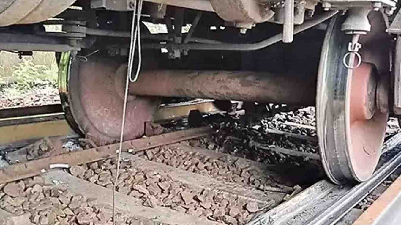 Chennai Central Express Derails Near Jakhapura, Restore Operations Underway