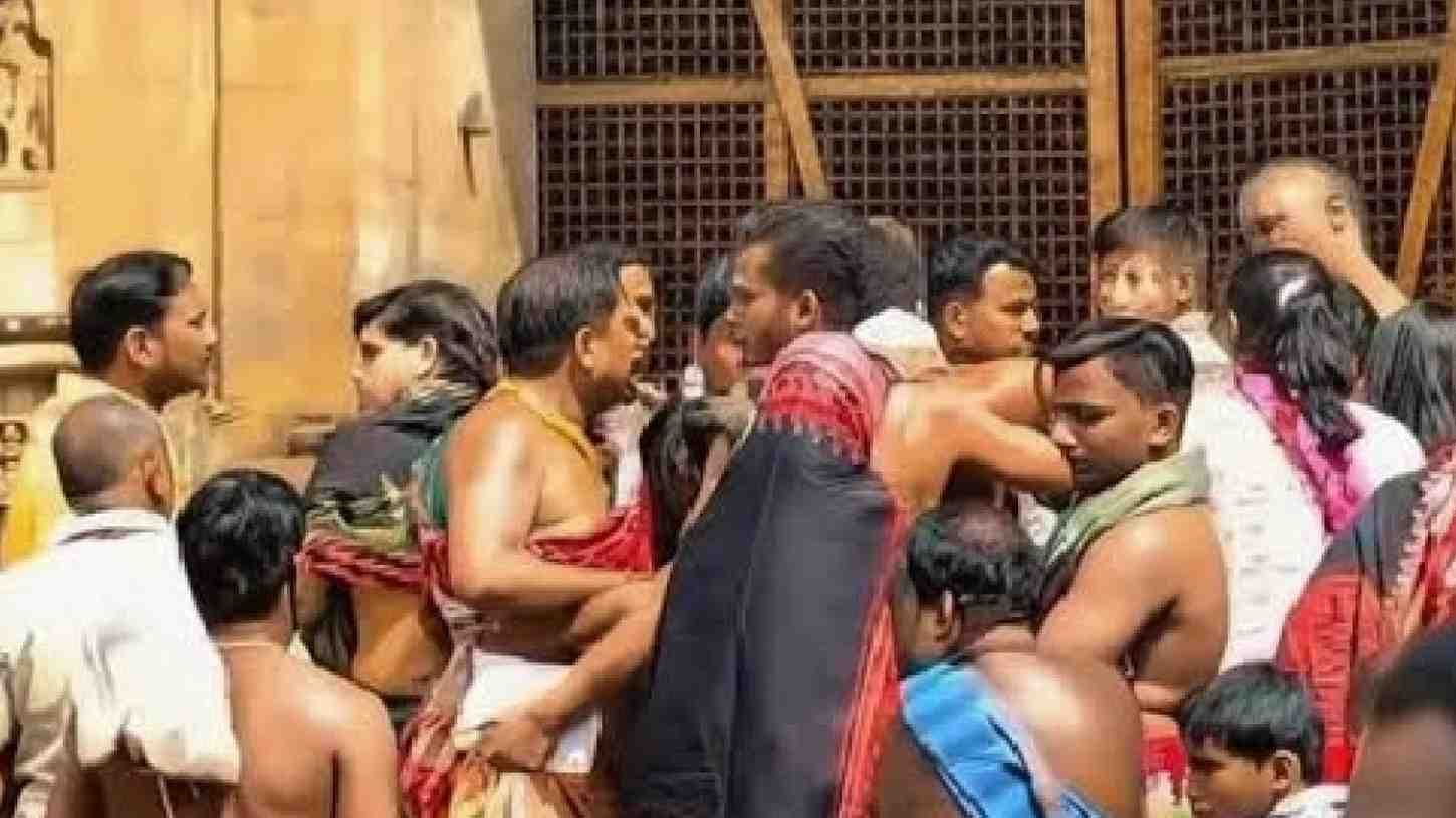 Scuffle Erupts Among Servitors At Lingaraj Temple Over Darshan Entry