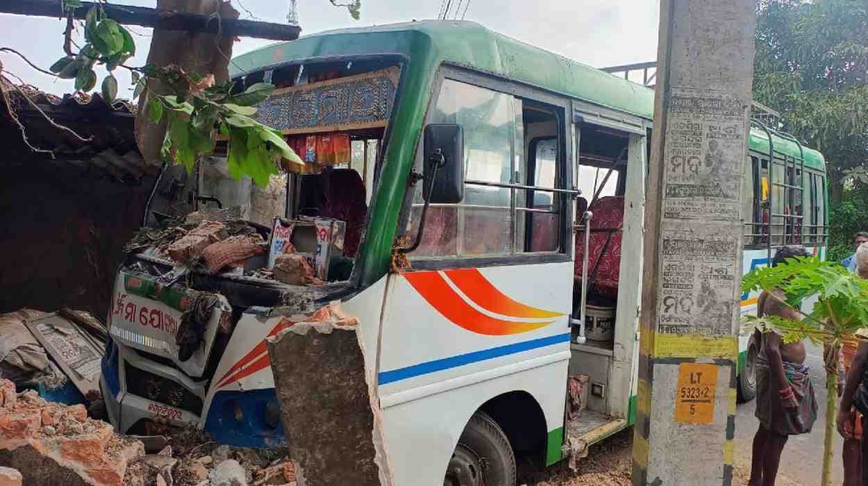 Bus Crashes into Roadside house in Jagatsinghpur, Several Injured