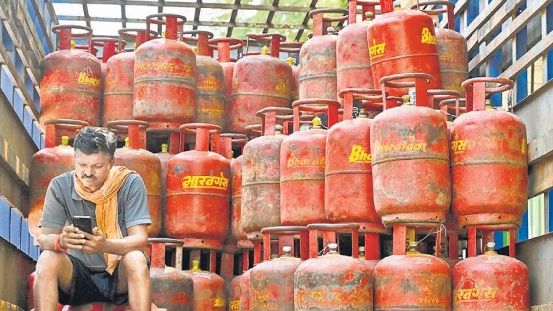 Breaking News: LPG Bookings Decline as Panic Subsides, Supply Remains Steady