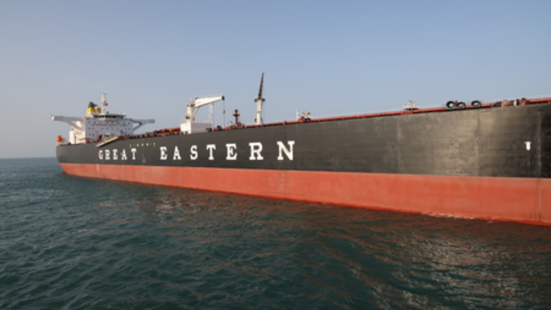 Breaking News: Indian-Flagged 'Jag Laadki' Docks at Mundra Port with 80,886 MT Crude from UAE