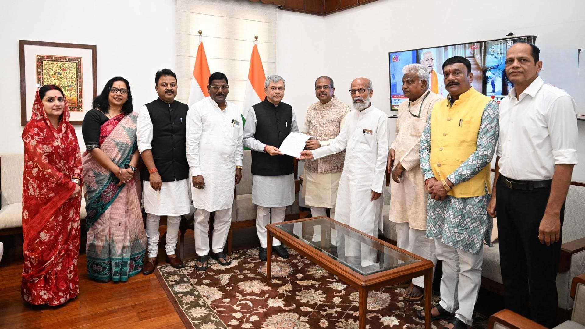 Odisha MPs Led by Dharmendra Pradhan Meet Railway Minister to Seek Railway Land Allotment for RECA in Kharagpur