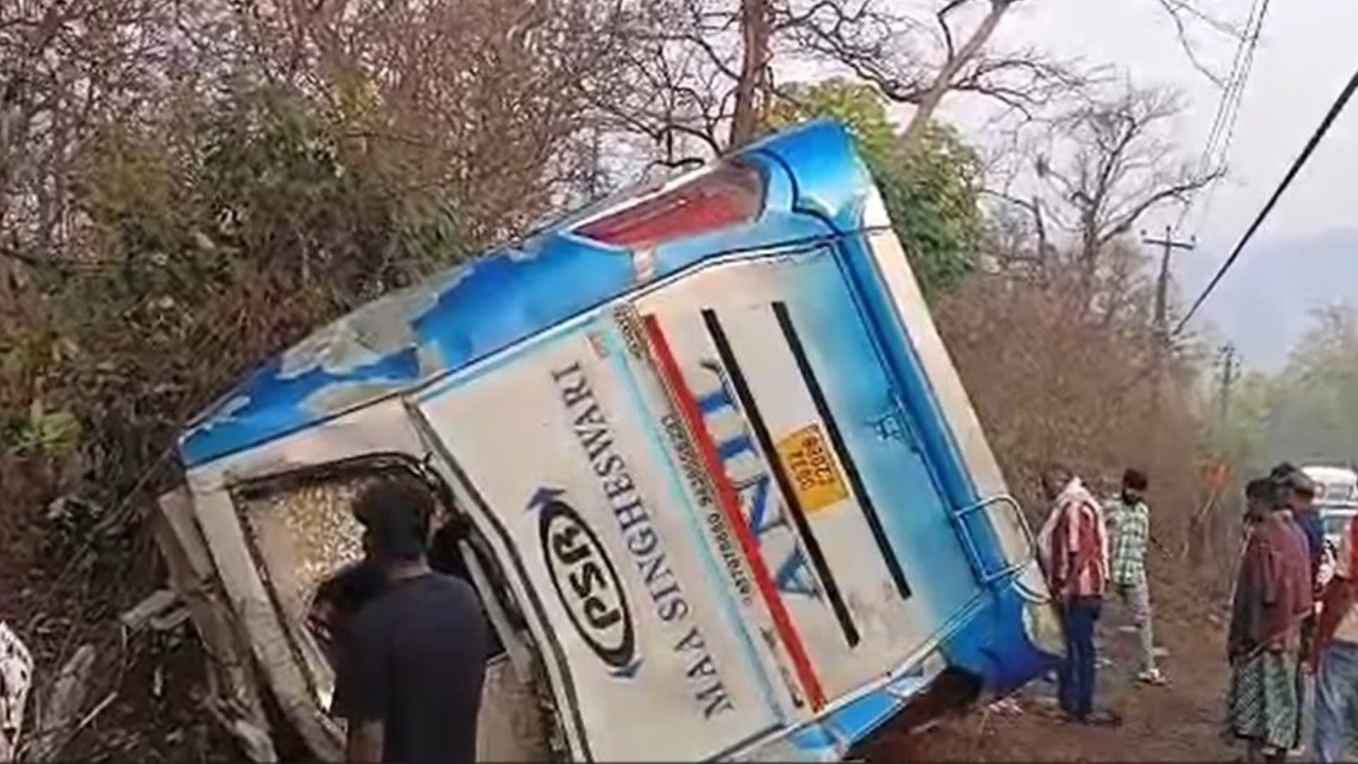 Pilgrimage Bus Overturns near Daspalla, Five Dead
