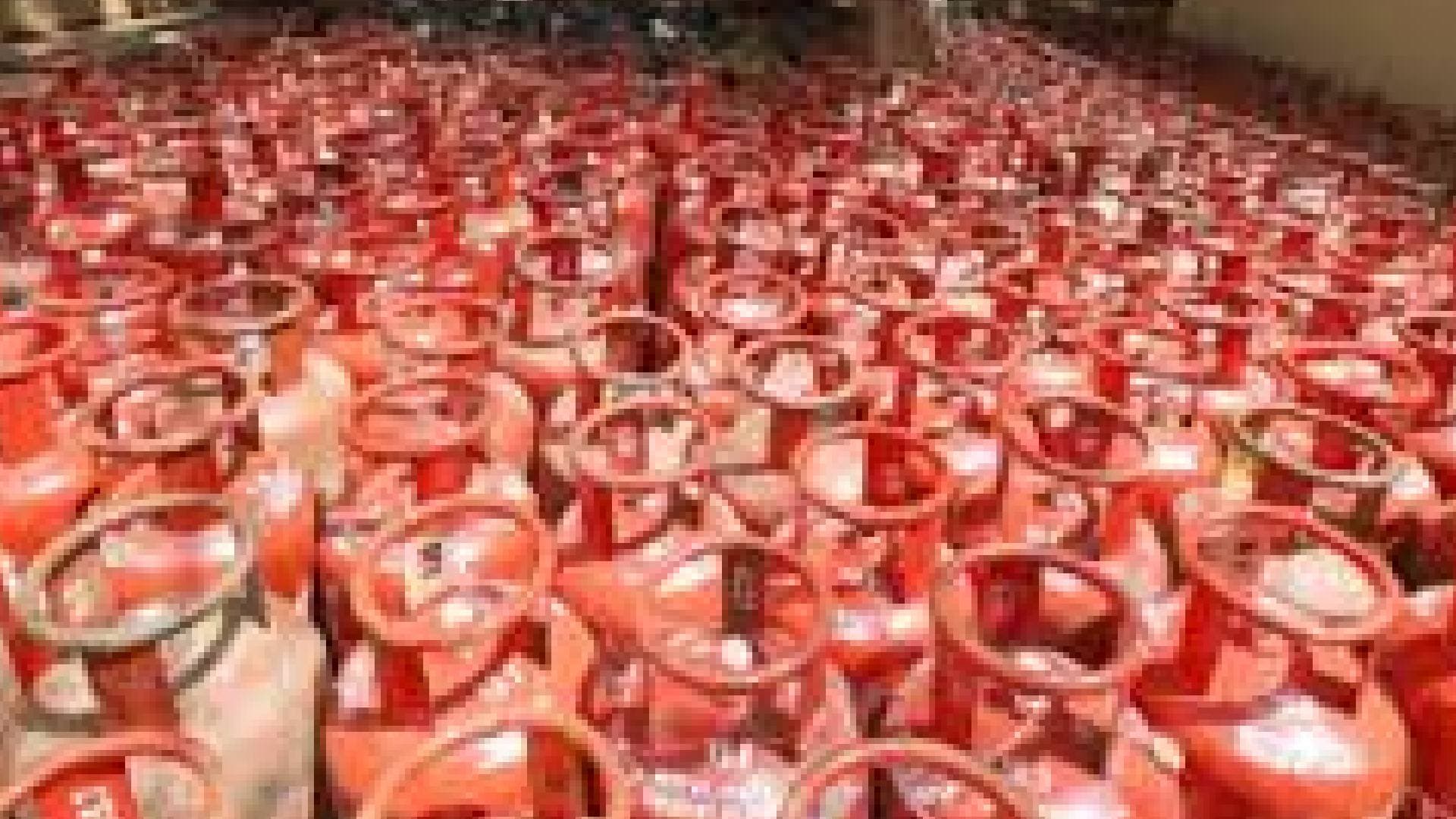 Centre Doubles Daily Allocation Of 5 kg Free Trade LPG Cylinders For Migrant Labourers