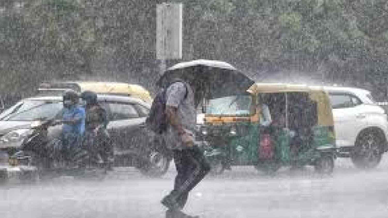 IMD Issues Heavy Rain and Thunderstorm Alert in Five Districts