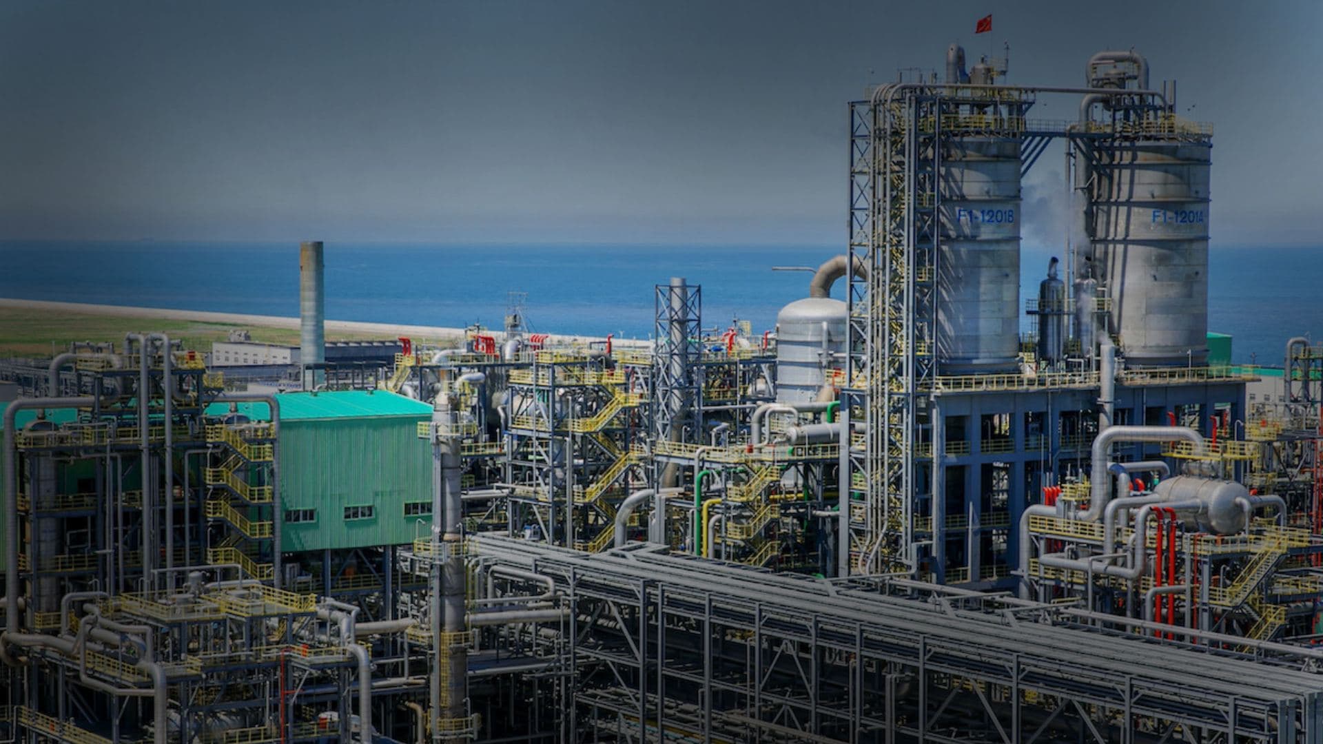 US Imposes Sanctions on China Refinery over Iran Oil Trade