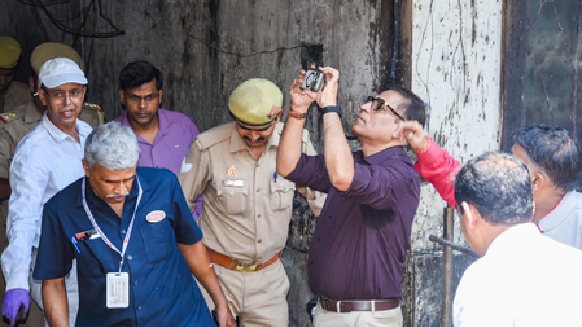 SIT Begins Probe Into Lucknow Fire That Killed 18; Forensic Team Inspects Site