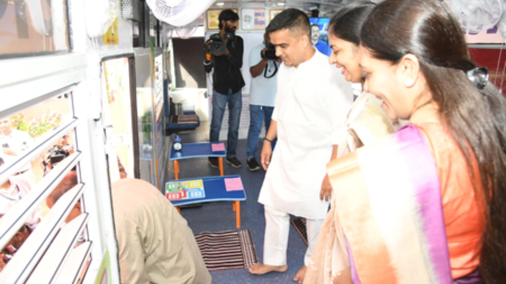 School on Wheels: Retired Buses Turned into Mobile Classrooms for Agariya Kids in Gujarat