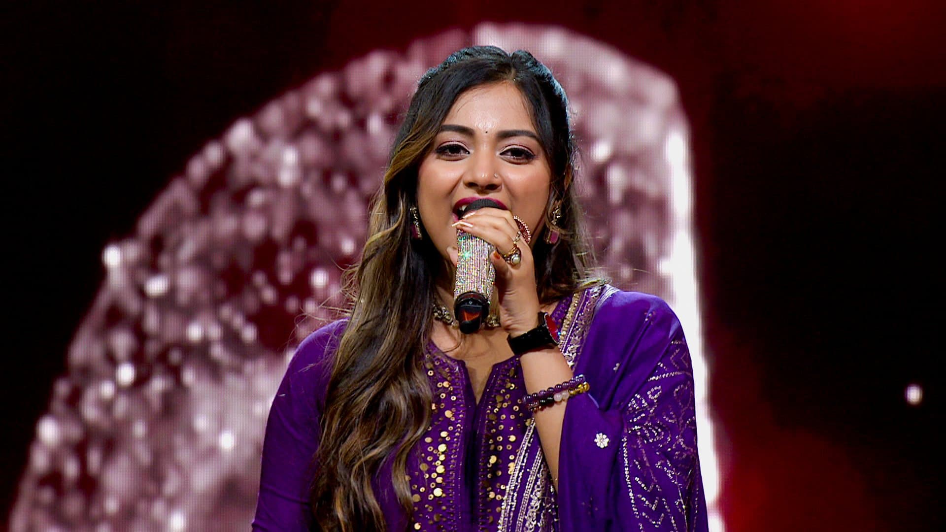 Odisha’s Jyotirmayee Nayak Looks to Impress in Indian Idol Season 16 Grand Finale 
