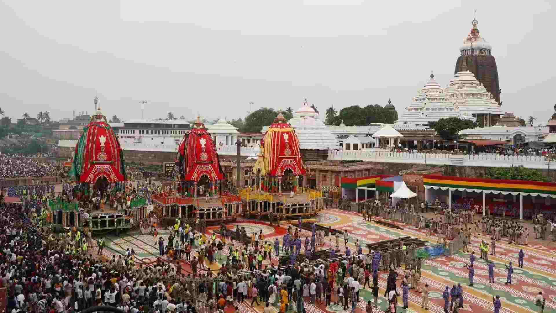 Lakhs of Devotees Gather in Puri for Rath Yatra amid Elaborate Arrangements