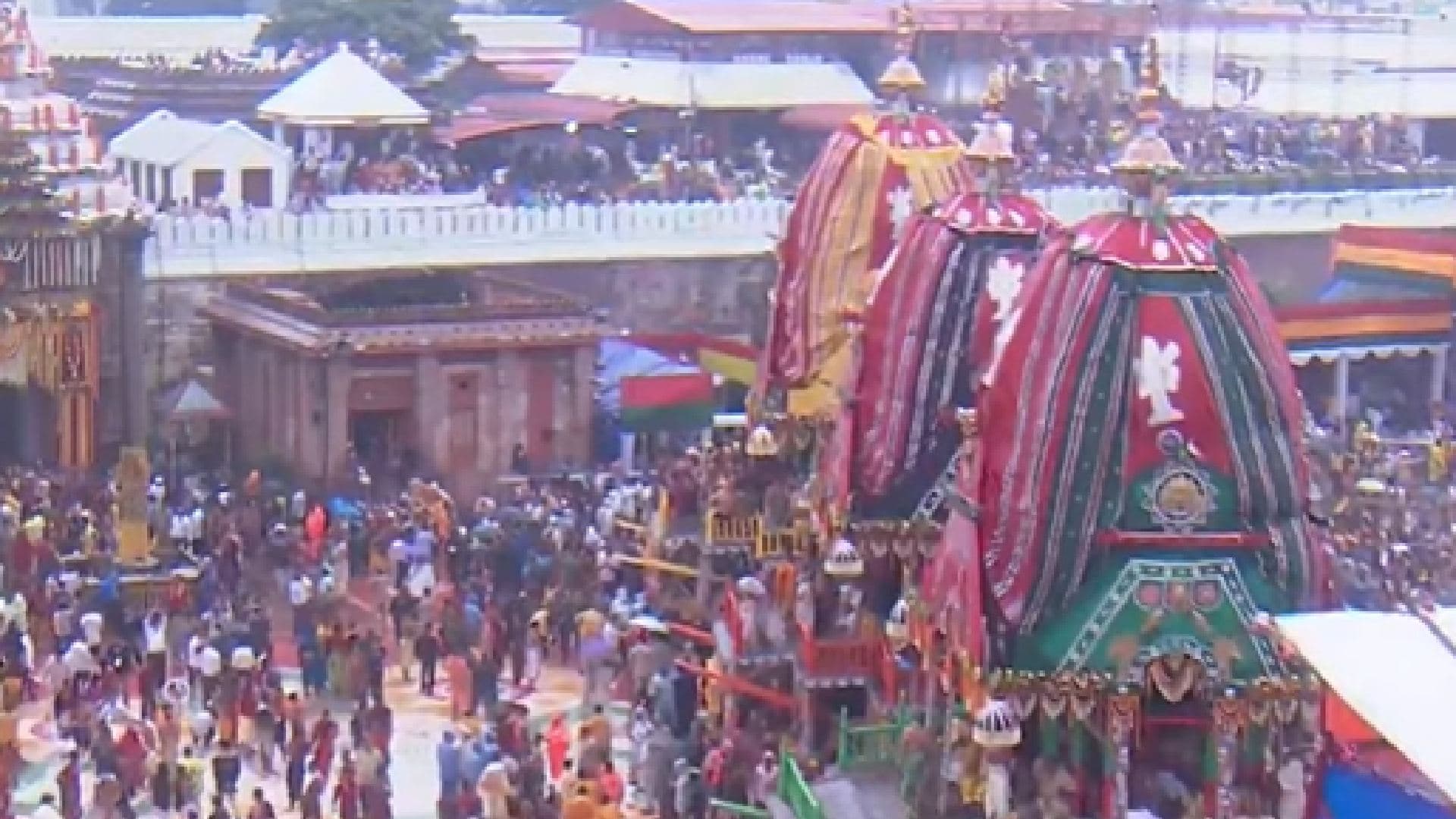 Lord Jagannath Ascends Nandighosha as Pahandi Bije Ends Nearly 3 Hours Late