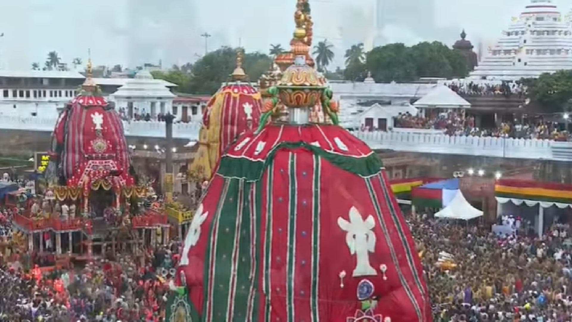Chariot Pulling Begins; Devotees Set Lord Balabhadra's Taladhwaja in Motion