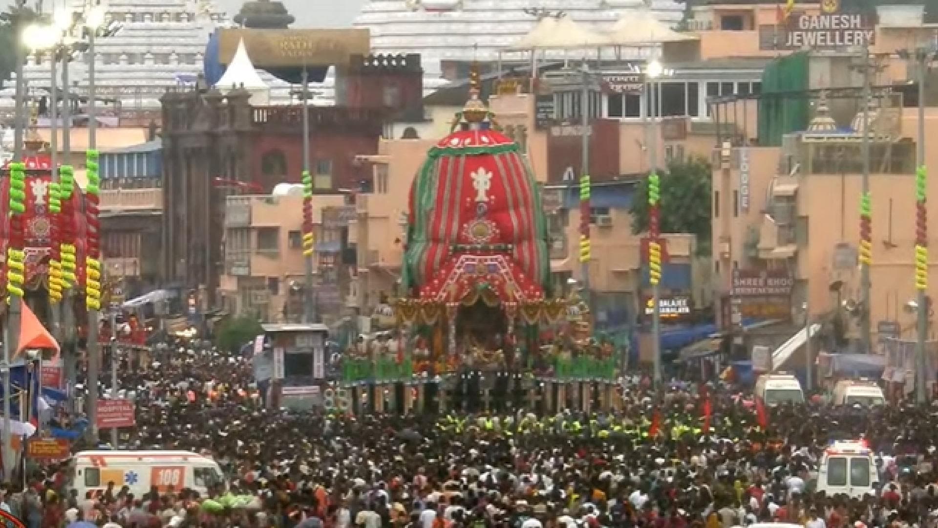 Pulling of Chariots Resumes; Thousands Gather on Grand Road Amid Chants of 'Jai Jagannath'