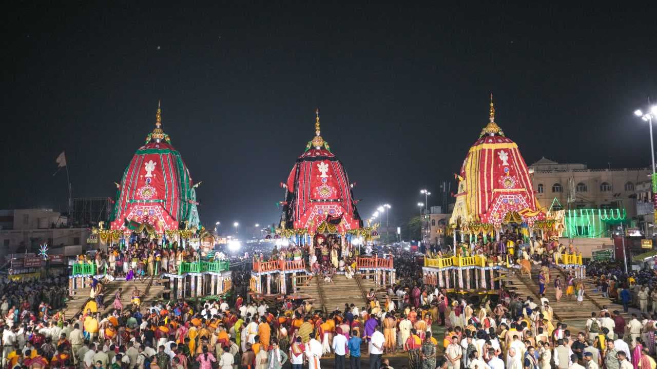 CM Majhi Reviews Bahuda Yatra Preparations in Puri; Focus on Safety Measures