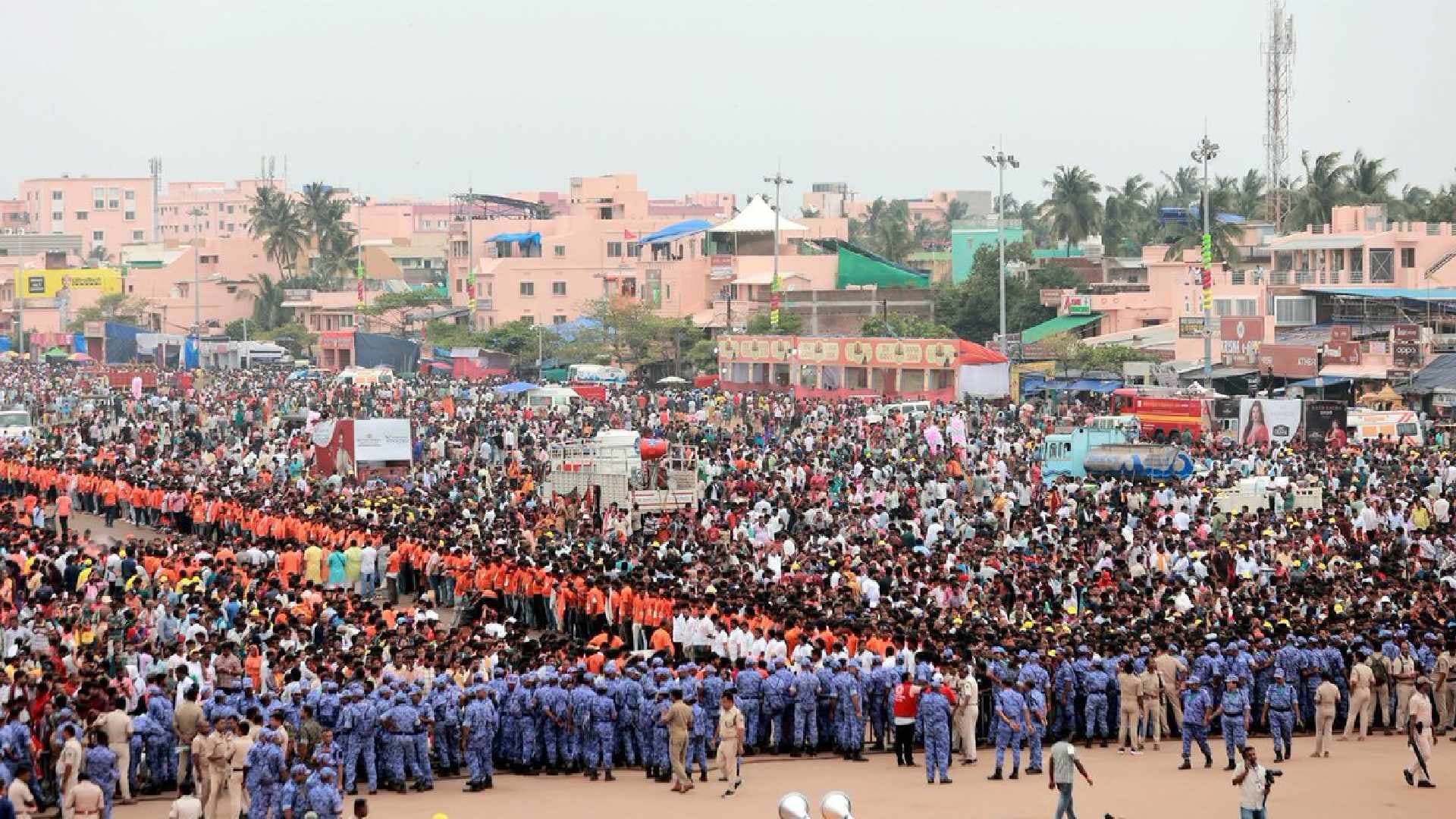 Bahuda Yatra Begins With Dhadi Pahandi Ritual in Puri