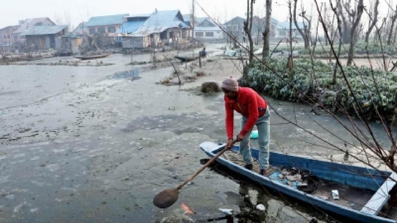 Kashmir Freezes With Intense Dry Cold, No Relief In Sight