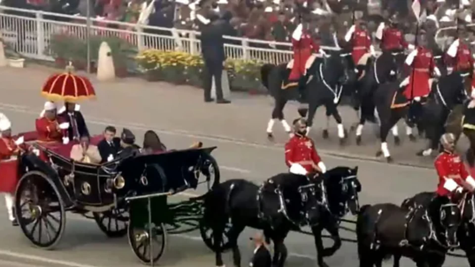 Republic Day Parade Concludes; President Bodyguard Escorts Droupadi Murmu, Emmanuel Macron