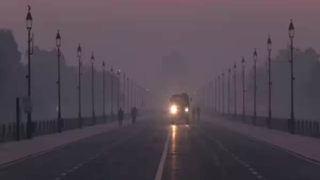 Shallow Fog Covers North India; IMD Predicts Light Rainfall In Delhi