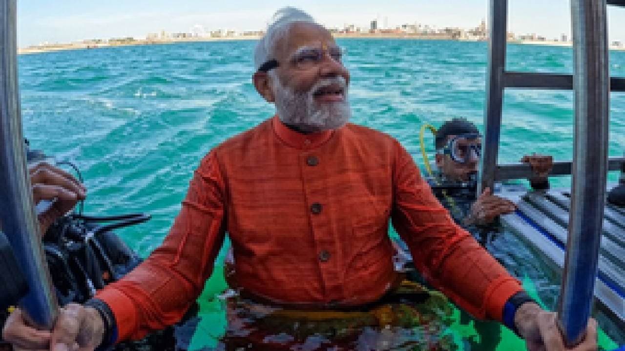 Gujarat: PM Modi Offers Prayers At Submerged Dwarka City