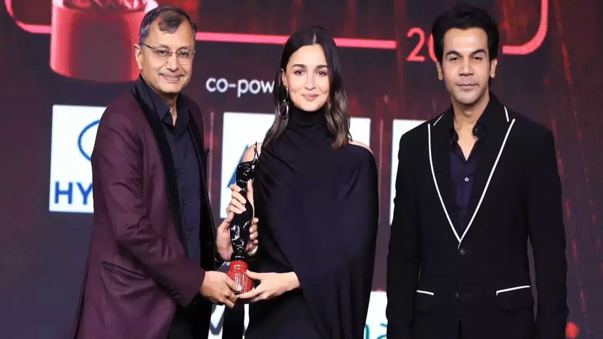 Alia Bhatt Shines at Filmfare OTT Awards, Wins Best Actress for 'Darlings' Debut!"