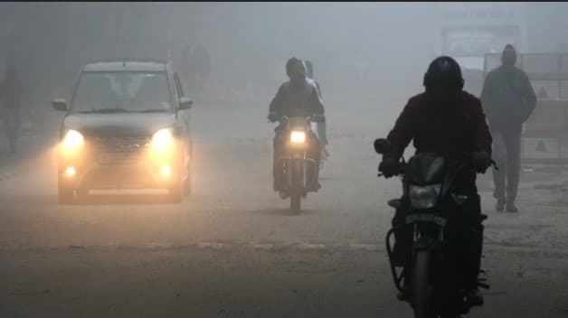 Dense Fog Envelopes Several Places In Odisha, Vehicular Movement Affected
