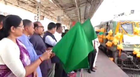 "Chalo Dekhen Apna Desh": 775 Senior Citizens Go On 'Tirthayatra' From Sambalpur