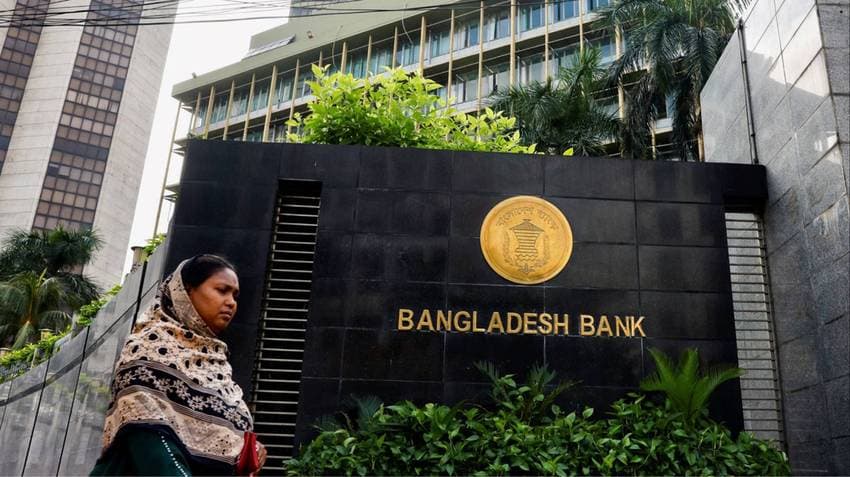 Financial Crisis Hit Bangladesh As Banks Stop Circulating New Currency