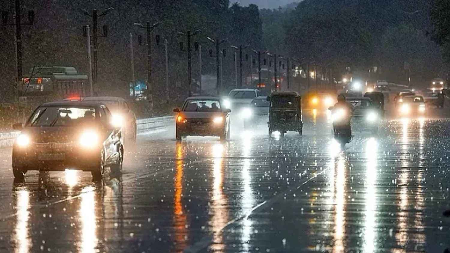Delhi: Heavy Rain Lashes Parts Of National Capital; Airport Issues Advisory