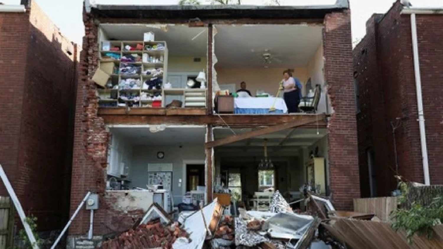 21 Killed As Suspected Tornadoes Hit Missouri, Kentucky