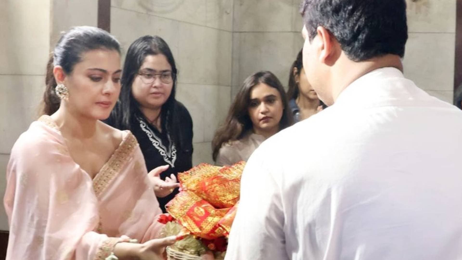 Kajol Visits City Of Joy To Seek Her Ma’s Blessings
