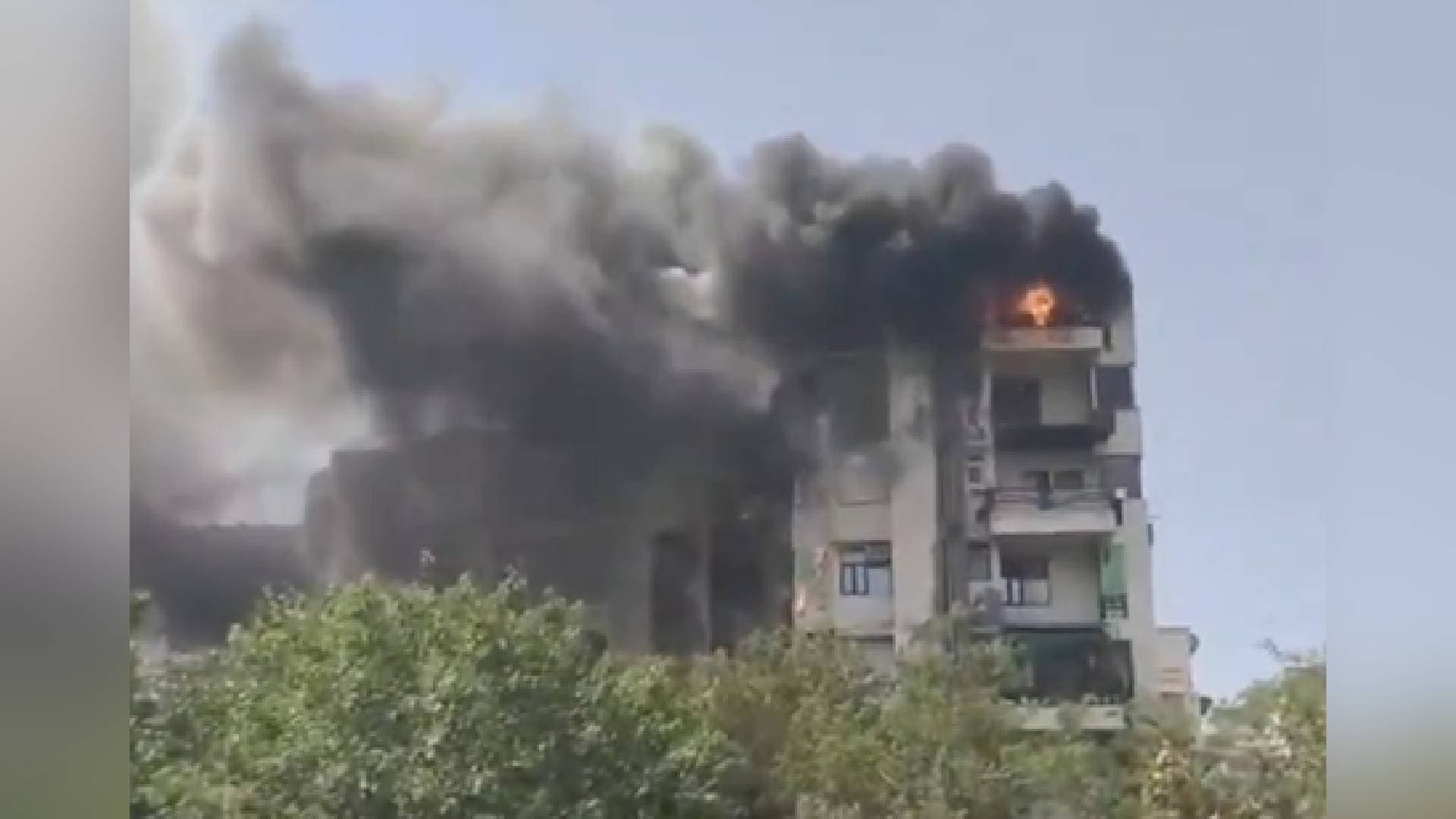 Delhi: Fire In Dwarka Residential Building; Man, 2 Children Die After Jumping From 9th Floor