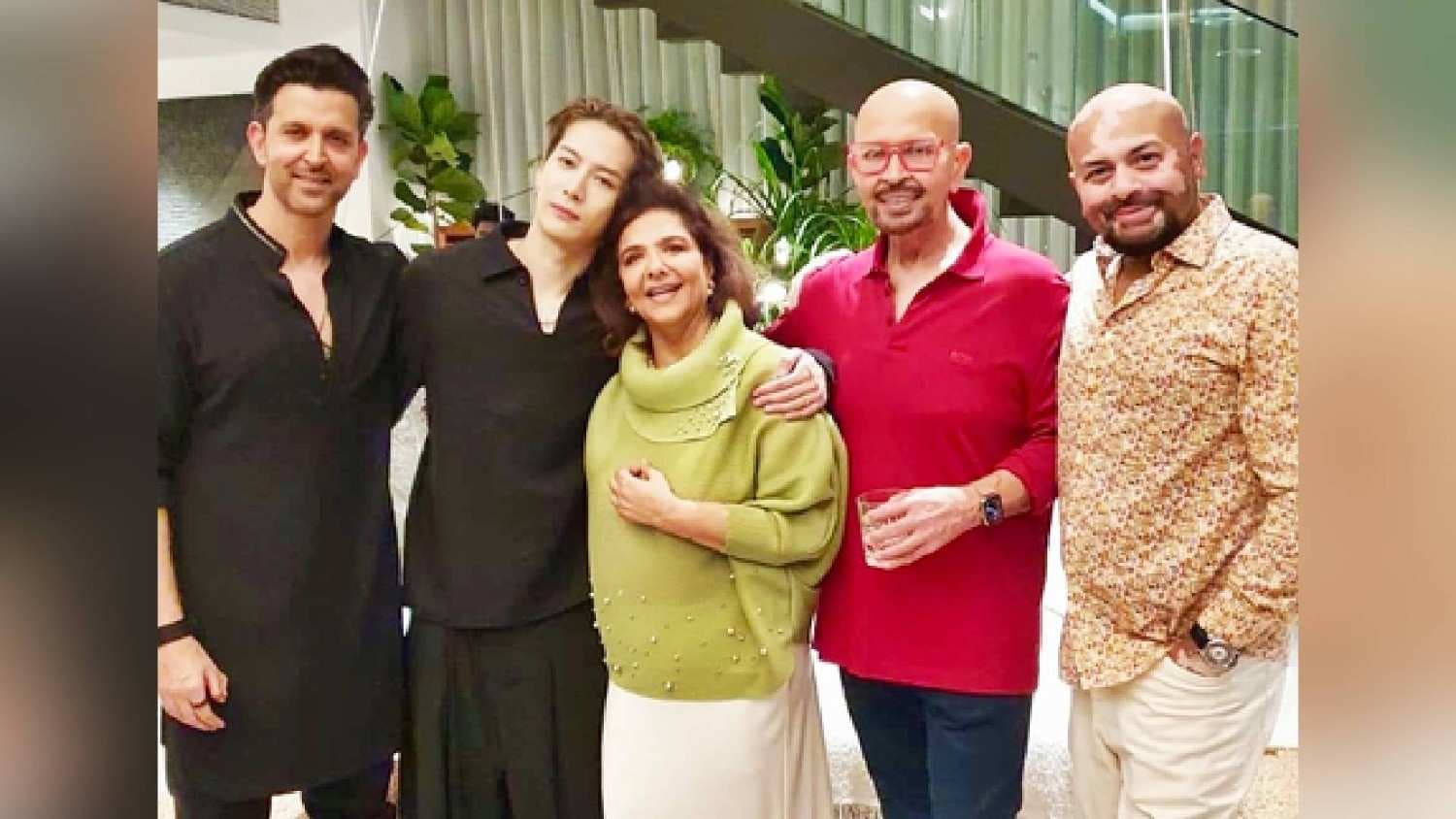Hrithik, Rakesh Roshan 'Welcome' K-Pop Idol Jackson Wang