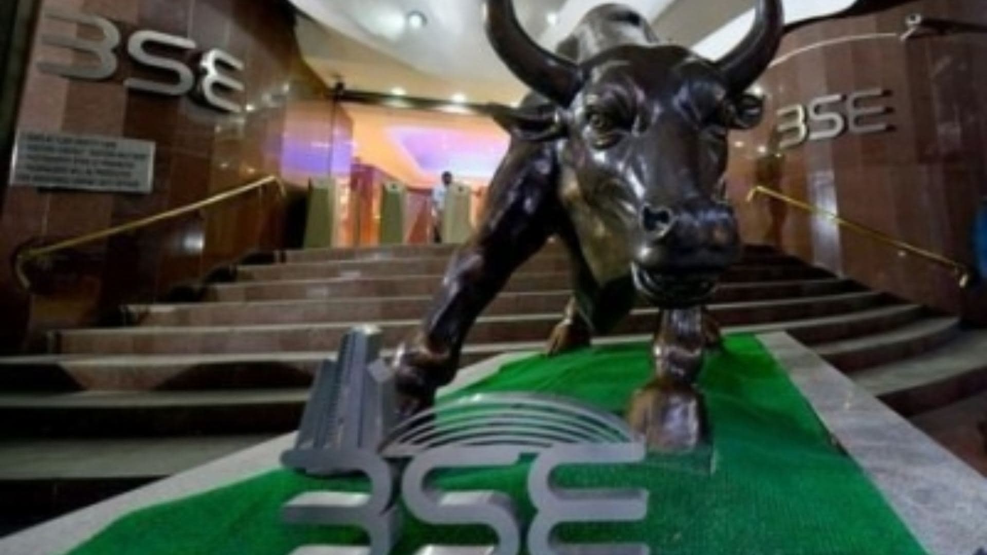 Nifty, Sensex Open Flat Amid Mixed Global Cues