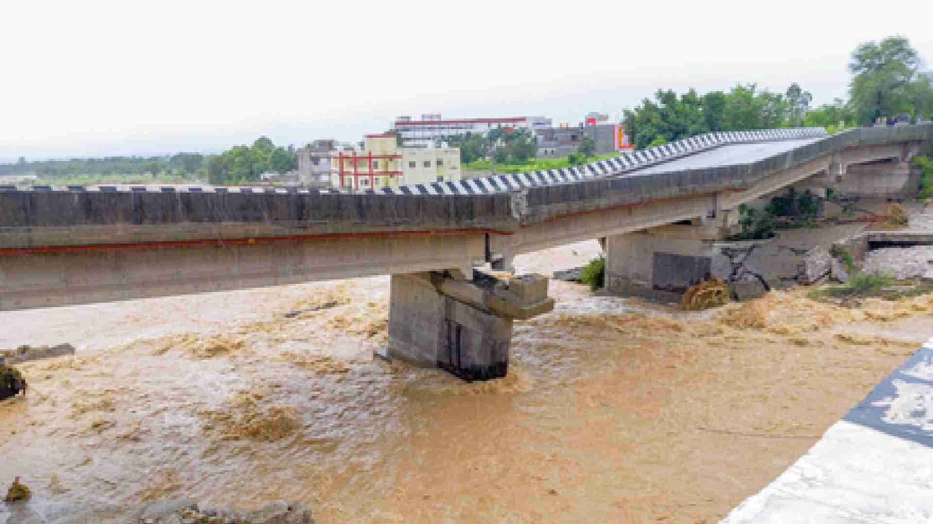 Jammu Division Remains Paralyzed For Fifth Day As Highway And Rail Links Remain Shut