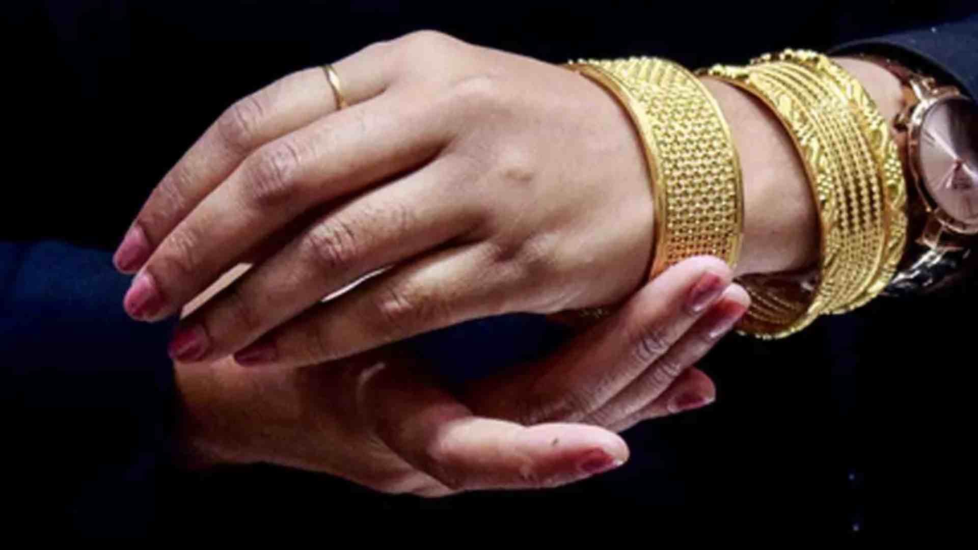 Gold, Silver Etfs Rally On US Fed Rate Cut Expectations, Festive Demand