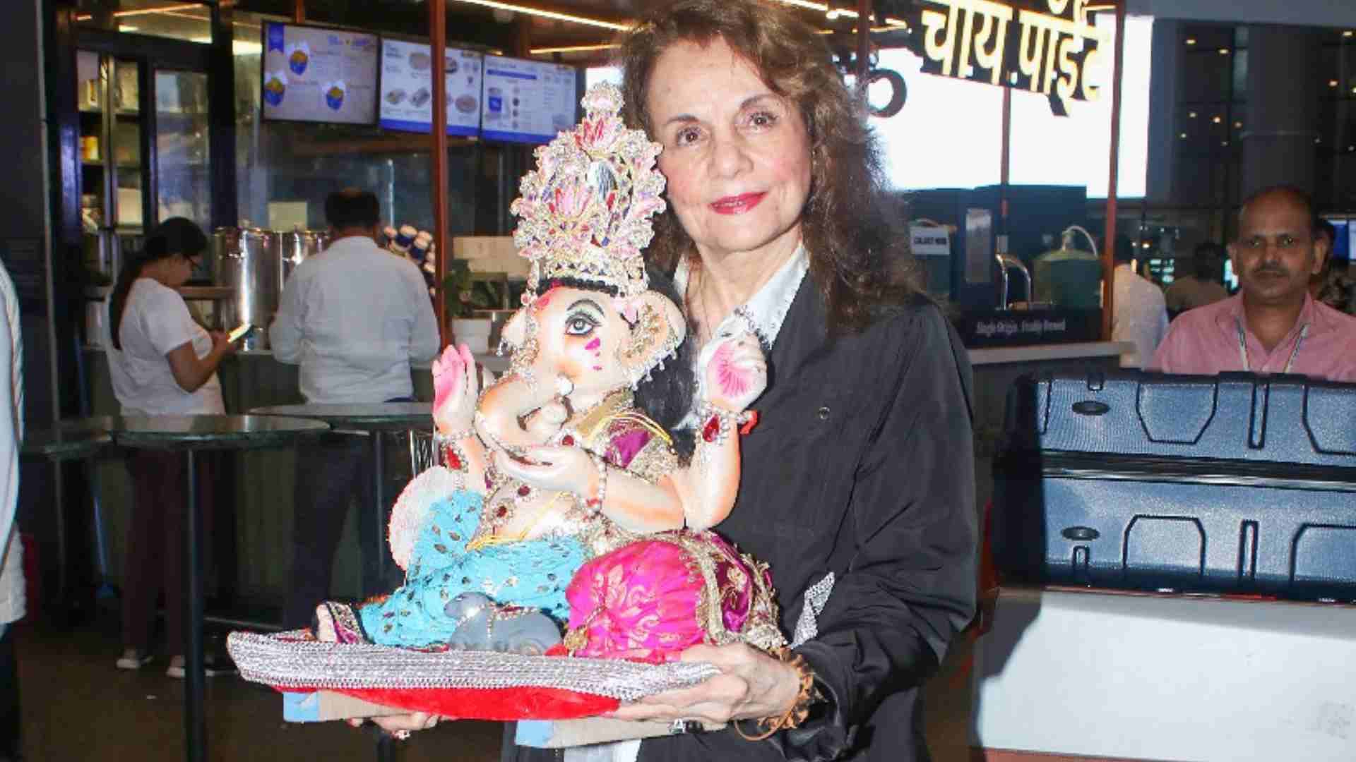 Mumtaz Touches Feet Of Lord Ganpati, Says She Has Immense Faith In Him