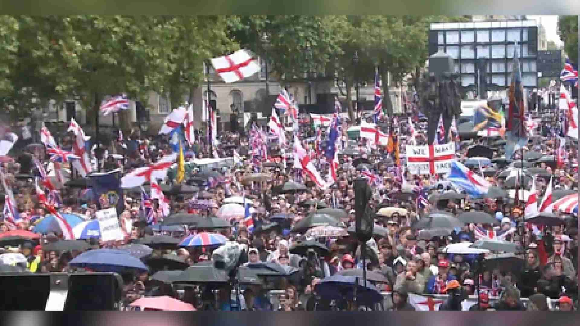 Massive Anti-Immigration Rally Rocks London, 26 Police Officers Injured