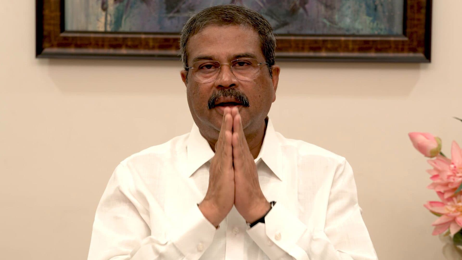 Union Minister Pradhan Graces Yatri Diwas Celebrations at Jharsuguda Airport