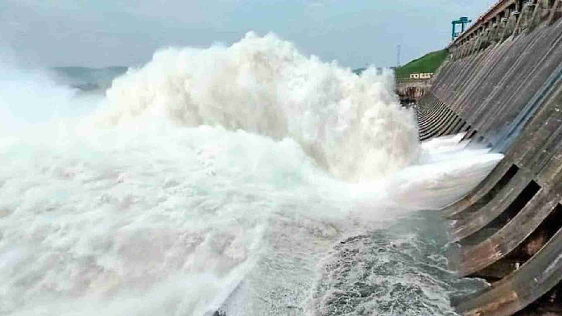 Hirakud Dam Closes Four Gates As Water Inflow Declines