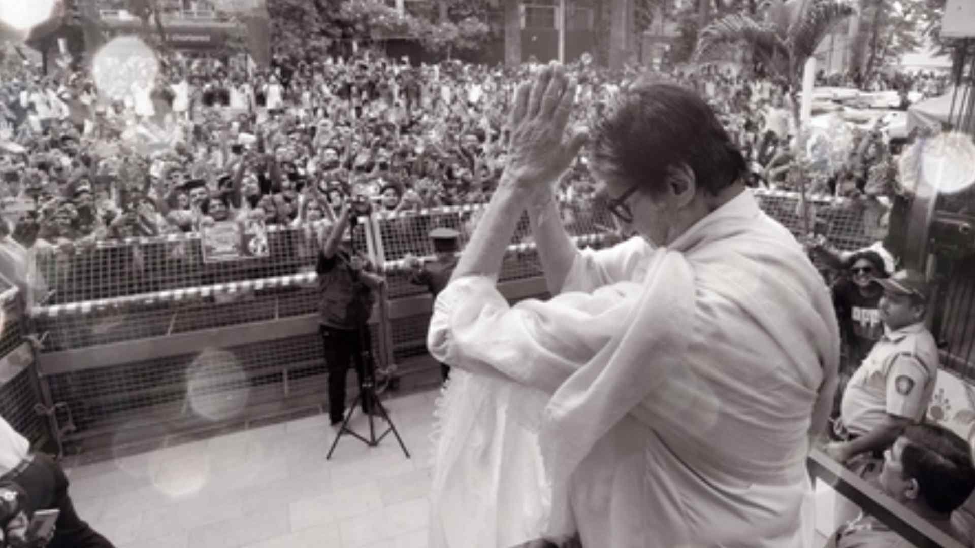 Amitabh Bachchan Pens An Emotional Message For His Fans, 'The Smiles That Make Me Live'