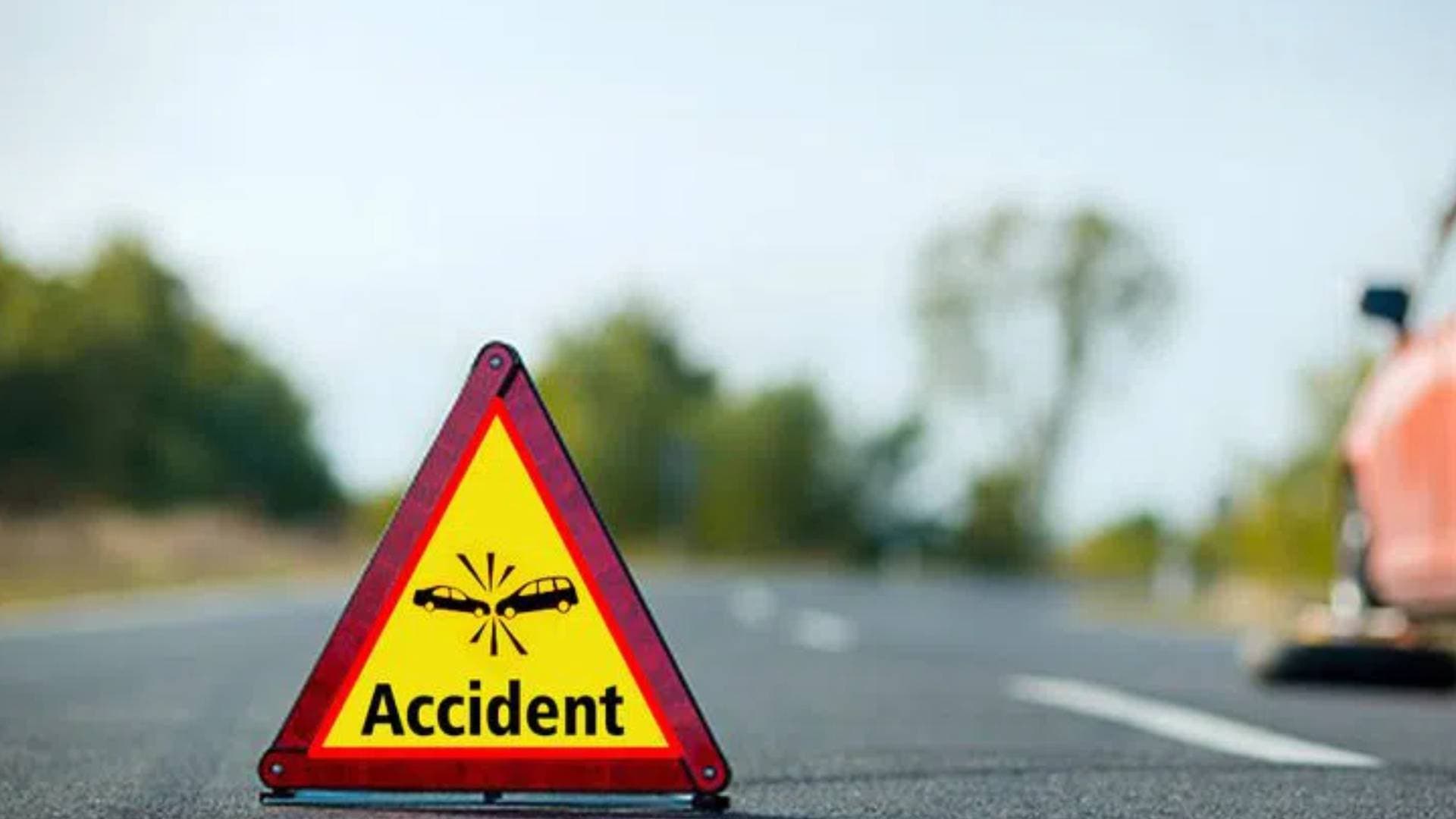 Tourist Vehicle Rams Into Culvert In Sambalpur, 15 Injured, 8 Critical