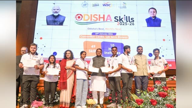 Odisha CM Presents Skill Awards, Stresses Industry-Ready Youth